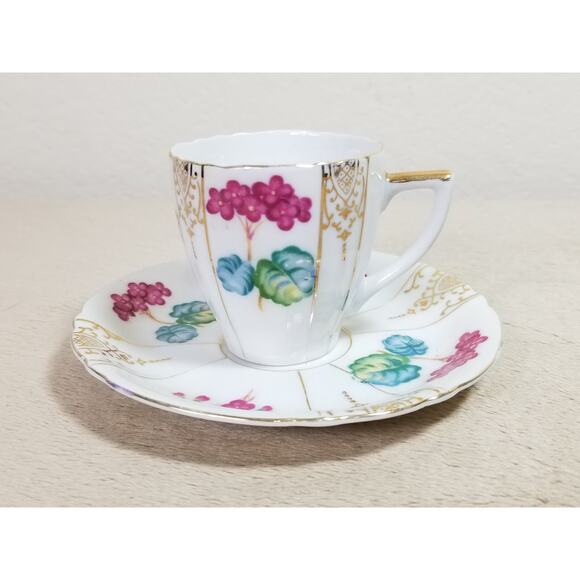 UCAGCO China Teacup Saucers Occupied Japan Porcelain 40s Gold Trim Dinnerware - Picture 1 of 11